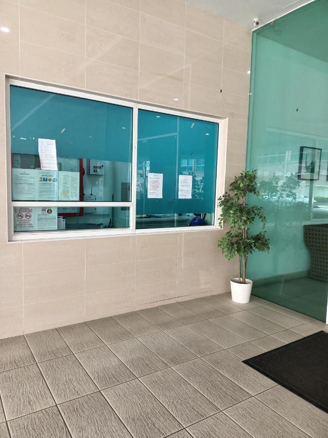 Apartemen Pinnacle Tower 3 Bed 2 Bath *